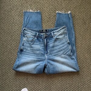 Hollister Vintage Stretch Ultra High-Rise Distressed Mom Jeans